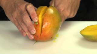 Technique de cuisine  couper une mangue [upl. by Corrine]