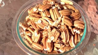 THE EASIEST WAY TO SHELL AND CRACK PECANS UNDER 30 SECONDS [upl. by Capello]